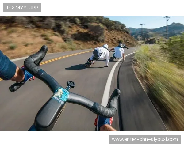自行车选手秀漂移甩尾冲线 自行车选手秀漂移甩尾冲线