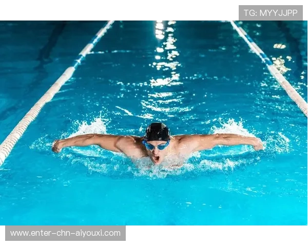 游泳运动员入水技巧揭秘：如入刀锋的完美入水角度