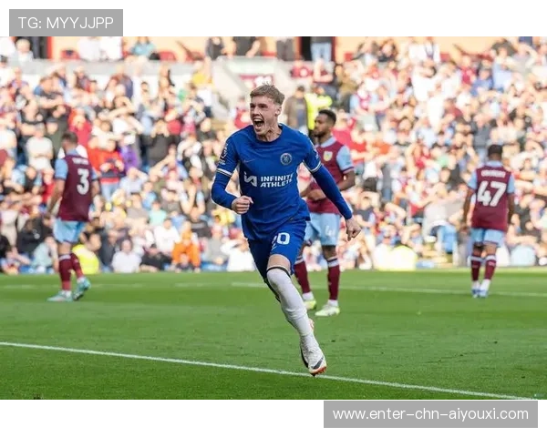 切尔西右路急速推进，帕尔默左脚推射再添数字